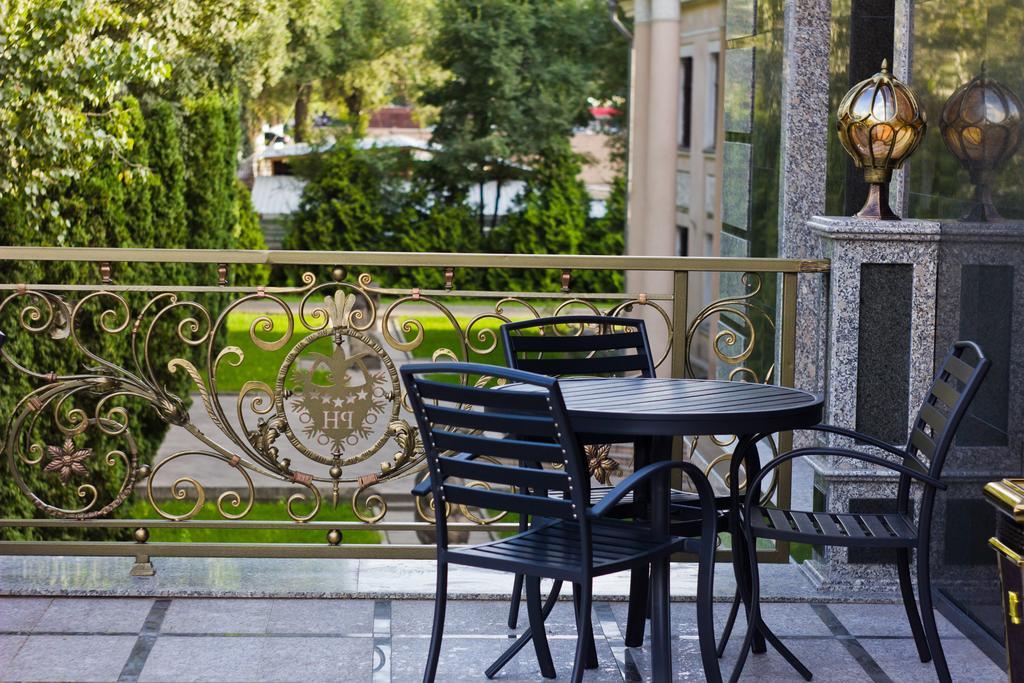 Plaza Hotel Μπισκέκ Εξωτερικό φωτογραφία
