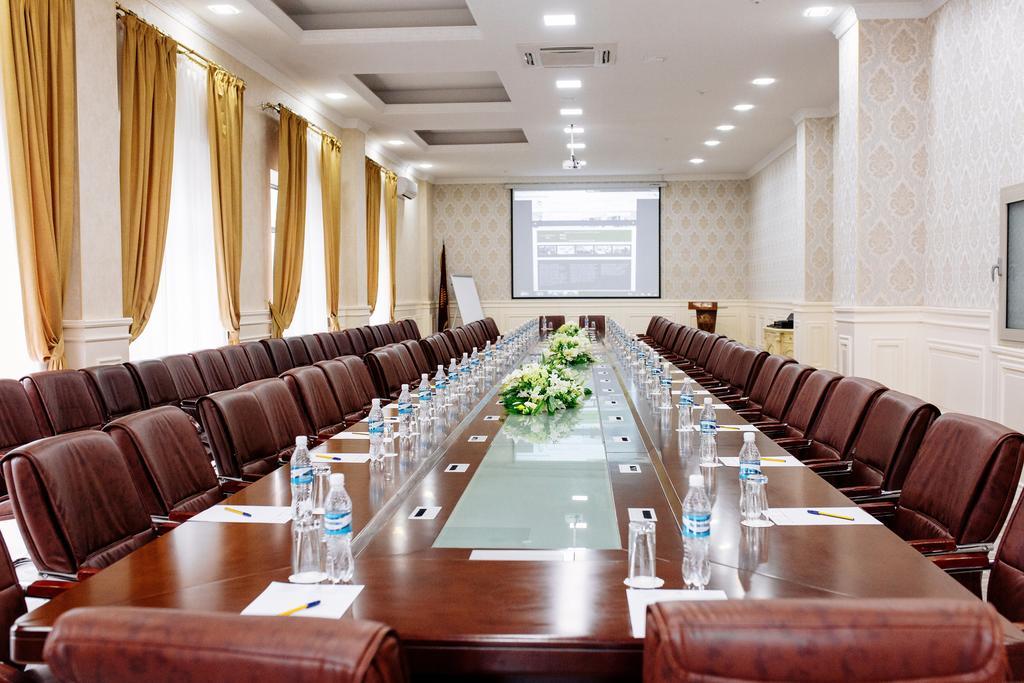 Plaza Hotel Μπισκέκ Εξωτερικό φωτογραφία
