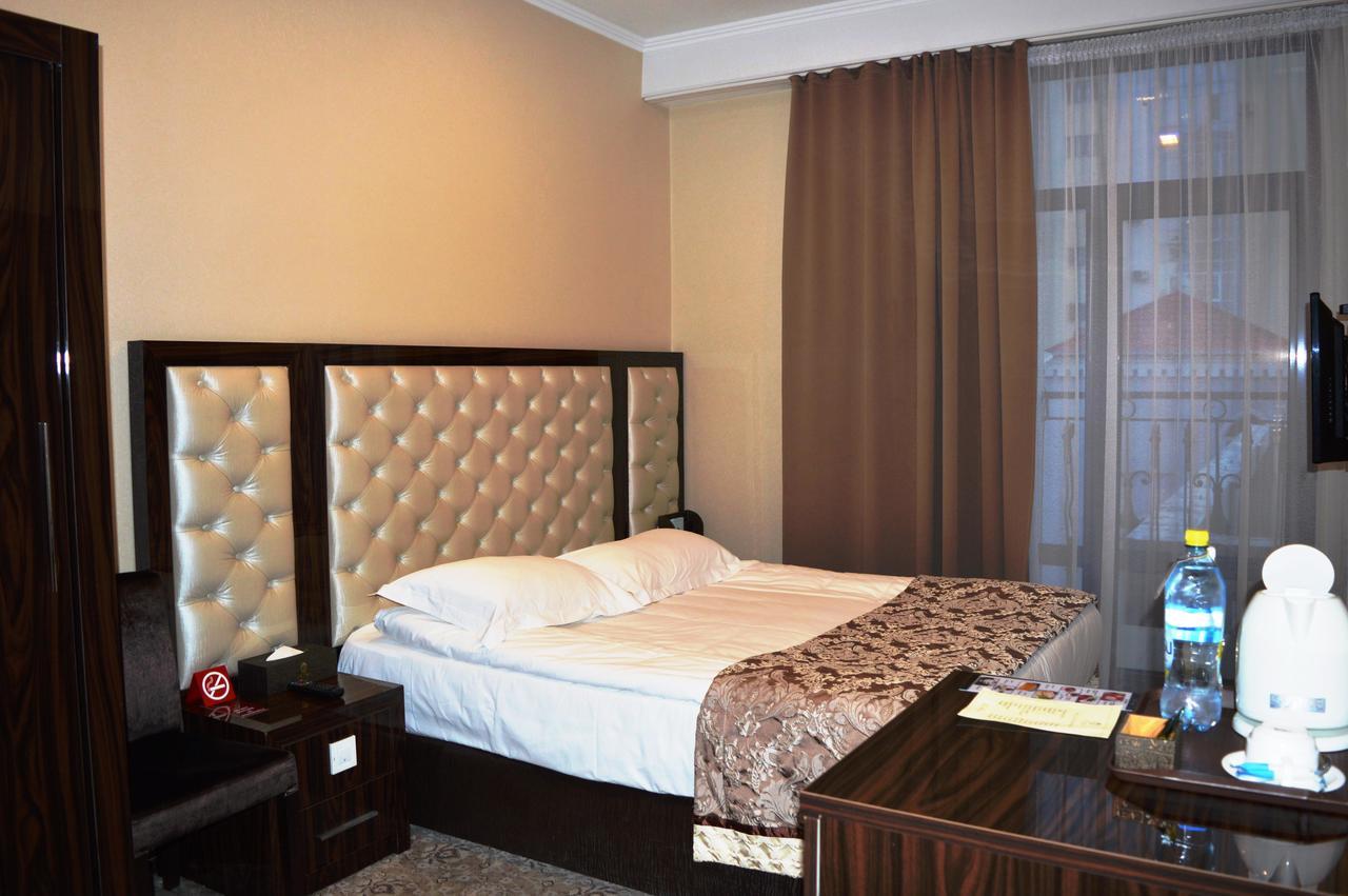 Plaza Hotel Μπισκέκ Εξωτερικό φωτογραφία